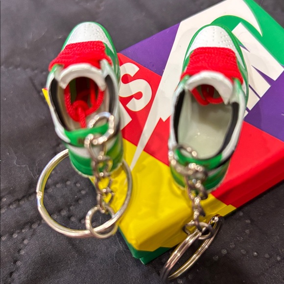 3D Nike Keychains - Picture 3 of 3